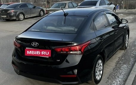 Hyundai Solaris II рестайлинг, 2017 год, 1 100 000 рублей, 3 фотография