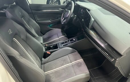 Volkswagen Golf VIII, 2022 год, 1 950 000 рублей, 8 фотография