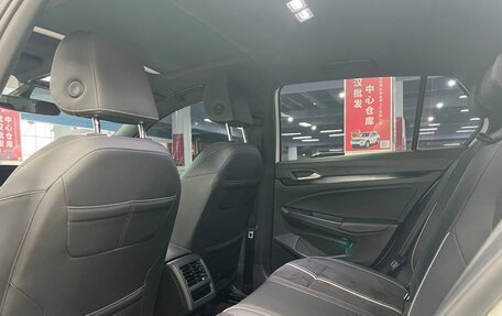 Volkswagen Golf VIII, 2022 год, 1 950 000 рублей, 11 фотография