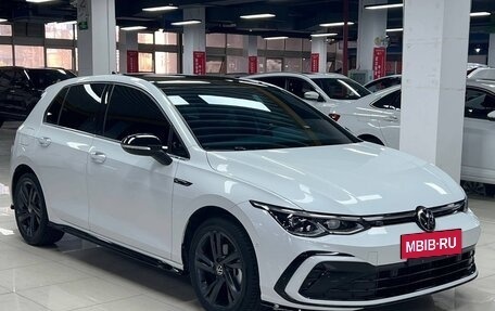 Volkswagen Golf VIII, 2022 год, 1 950 000 рублей, 2 фотография