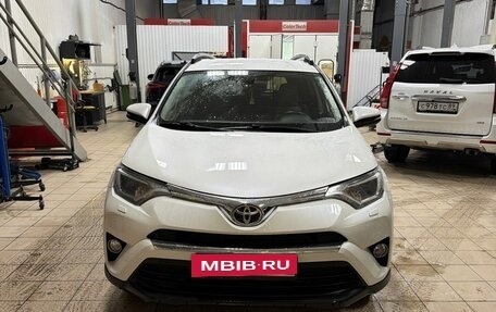 Toyota RAV4, 2015 год, 2 049 000 рублей, 2 фотография