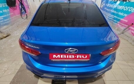 Hyundai Solaris II рестайлинг, 2018 год, 1 400 000 рублей, 2 фотография