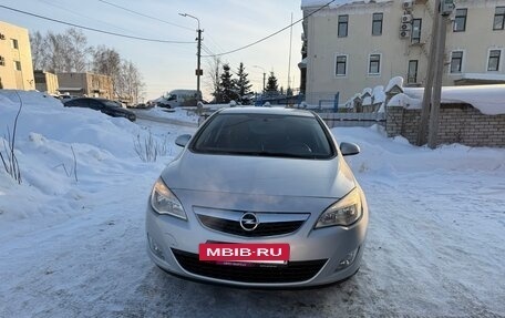 Opel Astra J, 2011 год, 615 000 рублей, 2 фотография
