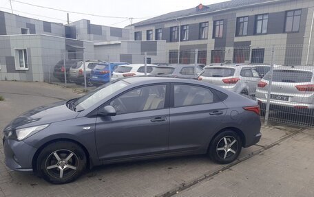 Hyundai Solaris II рестайлинг, 2022 год, 1 900 000 рублей, 3 фотография