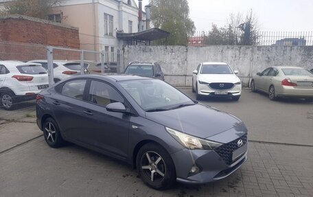 Hyundai Solaris II рестайлинг, 2022 год, 1 900 000 рублей, 4 фотография