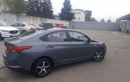 Hyundai Solaris II рестайлинг, 2022 год, 1 900 000 рублей, 5 фотография