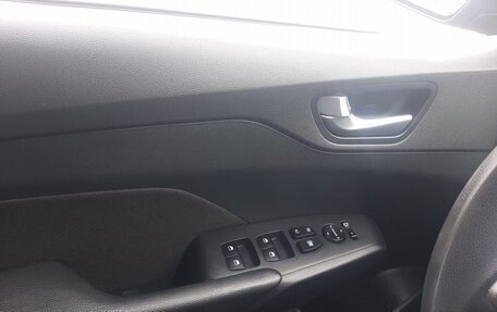 Hyundai Solaris II рестайлинг, 2022 год, 1 900 000 рублей, 12 фотография