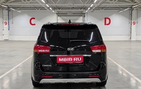 KIA Carnival III, 2017 год, 2 299 000 рублей, 6 фотография