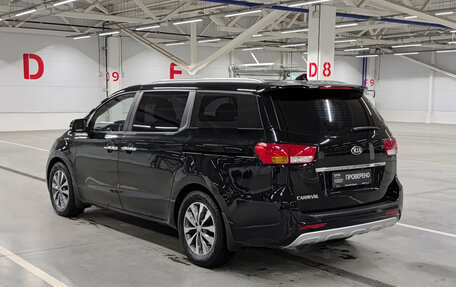 KIA Carnival III, 2017 год, 2 299 000 рублей, 7 фотография