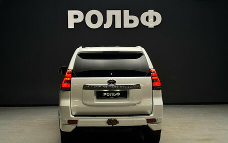 Toyota Land Cruiser Prado 150 рестайлинг 2, 2021 год, 5 390 000 рублей, 4 фотография