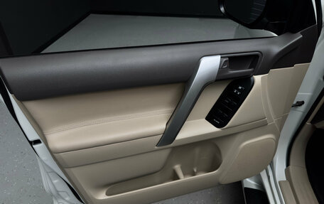 Toyota Land Cruiser Prado 150 рестайлинг 2, 2021 год, 5 390 000 рублей, 15 фотография