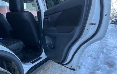 Mitsubishi Outlander III рестайлинг 3, 2018 год, 1 595 000 рублей, 18 фотография