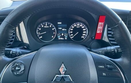 Mitsubishi Outlander III рестайлинг 3, 2018 год, 1 595 000 рублей, 25 фотография