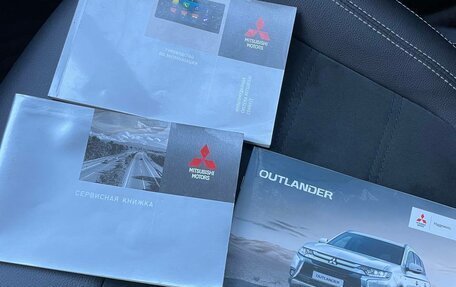 Mitsubishi Outlander III рестайлинг 3, 2018 год, 1 595 000 рублей, 36 фотография