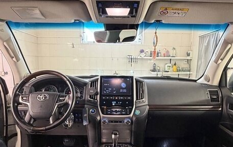 Toyota Land Cruiser 200, 2018 год, 6 150 000 рублей, 2 фотография