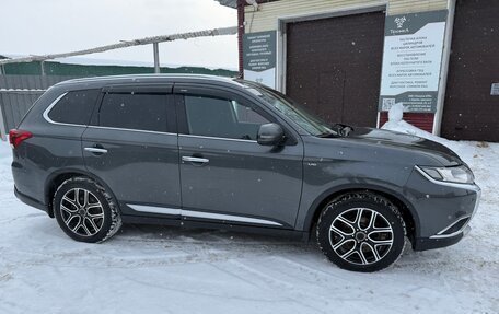 Mitsubishi Outlander III рестайлинг 3, 2018 год, 2 800 000 рублей, 5 фотография