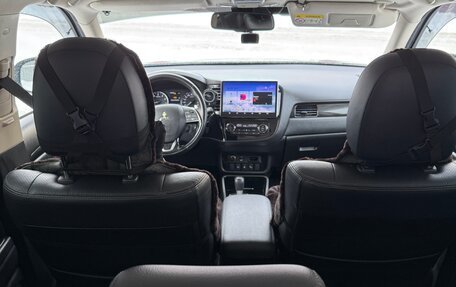 Mitsubishi Outlander III рестайлинг 3, 2018 год, 2 800 000 рублей, 14 фотография