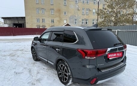 Mitsubishi Outlander III рестайлинг 3, 2018 год, 2 800 000 рублей, 9 фотография