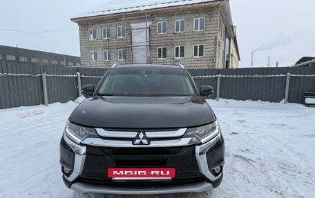 Mitsubishi Outlander III рестайлинг 3, 2018 год, 2 800 000 рублей, 3 фотография