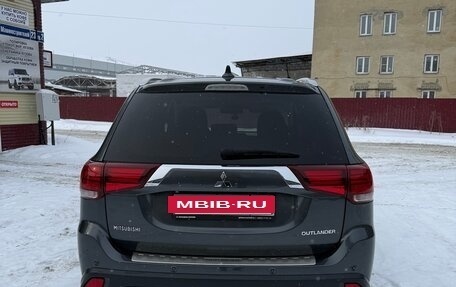 Mitsubishi Outlander III рестайлинг 3, 2018 год, 2 800 000 рублей, 7 фотография