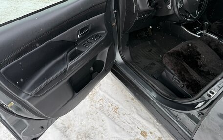 Mitsubishi Outlander III рестайлинг 3, 2018 год, 2 800 000 рублей, 16 фотография