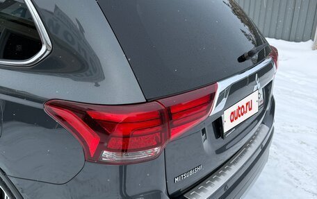 Mitsubishi Outlander III рестайлинг 3, 2018 год, 2 800 000 рублей, 23 фотография