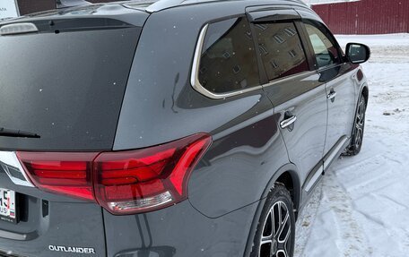 Mitsubishi Outlander III рестайлинг 3, 2018 год, 2 800 000 рублей, 24 фотография