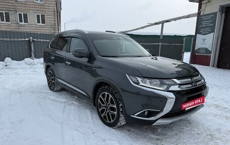 Mitsubishi Outlander III рестайлинг 3, 2018 год, 2 800 000 рублей, 4 фотография