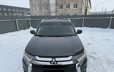 Mitsubishi Outlander III рестайлинг 3, 2018 год, 2 800 000 рублей, 20 фотография