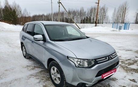 Mitsubishi Outlander III рестайлинг 3, 2013 год, 1 200 000 рублей, 2 фотография