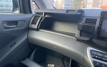 Toyota ISis I, 2010 год, 1 570 000 рублей, 14 фотография