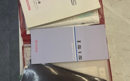 Toyota ISis I, 2010 год, 1 570 000 рублей, 21 фотография