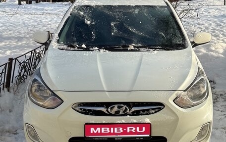 Hyundai Solaris II рестайлинг, 2013 год, 800 000 рублей, 3 фотография