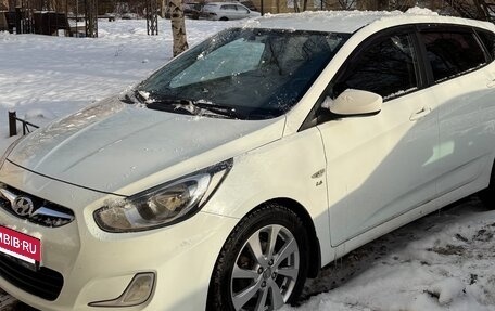 Hyundai Solaris II рестайлинг, 2013 год, 800 000 рублей, 2 фотография
