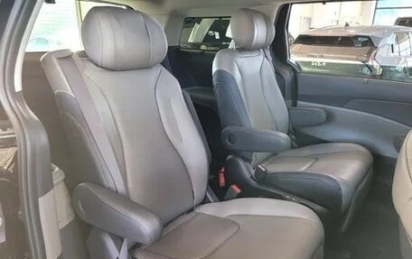 KIA Carnival, 2024 год, 4 900 000 рублей, 6 фотография