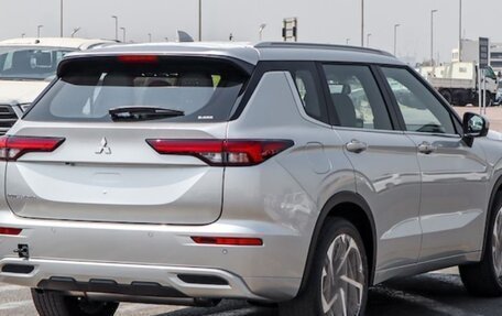 Mitsubishi Outlander, 2025 год, 5 640 000 рублей, 5 фотография