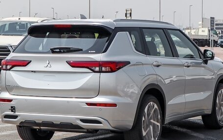 Mitsubishi Outlander, 2025 год, 5 640 000 рублей, 4 фотография