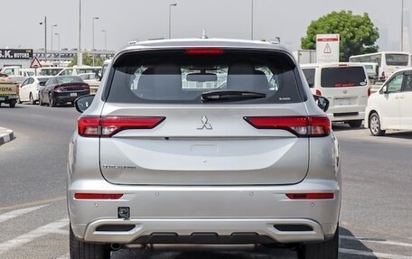 Mitsubishi Outlander, 2025 год, 5 640 000 рублей, 7 фотография