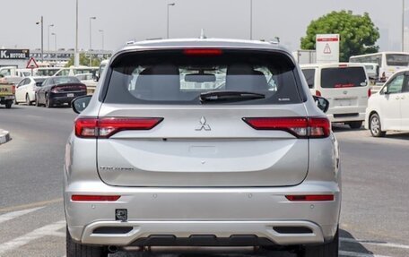 Mitsubishi Outlander, 2025 год, 5 640 000 рублей, 6 фотография