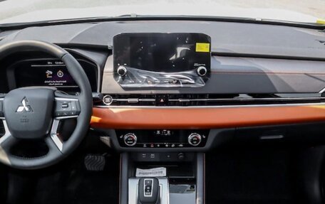 Mitsubishi Outlander, 2025 год, 5 640 000 рублей, 14 фотография