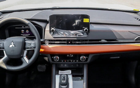 Mitsubishi Outlander, 2025 год, 5 640 000 рублей, 15 фотография