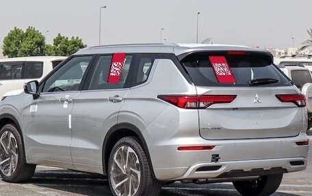 Mitsubishi Outlander, 2025 год, 5 640 000 рублей, 8 фотография