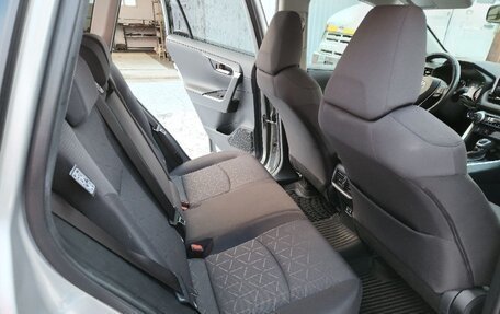 Toyota RAV4, 2021 год, 3 300 000 рублей, 6 фотография