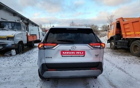 Toyota RAV4, 2021 год, 3 300 000 рублей, 4 фотография