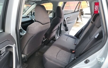 Toyota RAV4, 2021 год, 3 300 000 рублей, 7 фотография