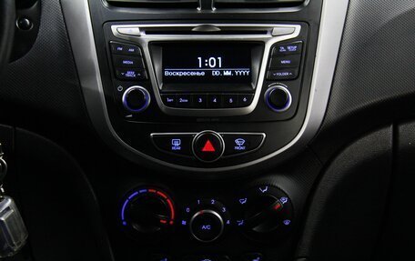 Hyundai Solaris II рестайлинг, 2015 год, 895 000 рублей, 20 фотография