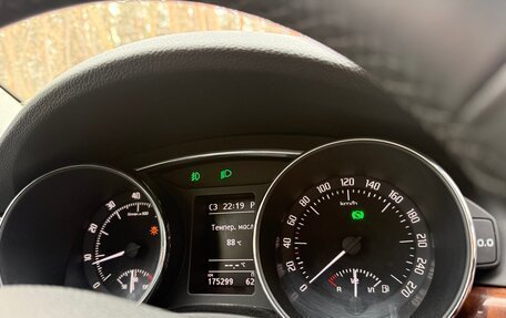 Skoda Superb III рестайлинг, 2013 год, 1 050 000 рублей, 36 фотография