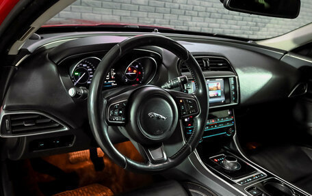 Jaguar XE I рестайлинг, 2015 год, 1 660 000 рублей, 11 фотография