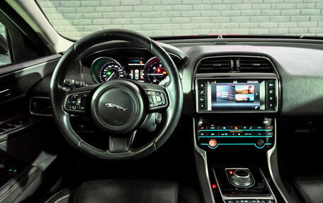 Jaguar XE I рестайлинг, 2015 год, 1 660 000 рублей, 15 фотография