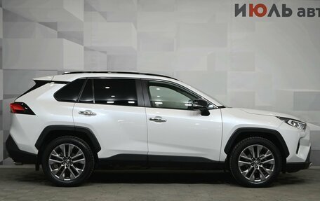 Toyota RAV4, 2020 год, 3 650 000 рублей, 9 фотография